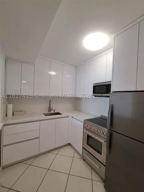 17560 Atlantic Blvd #403, Sunny Isles Beach, FL 33160