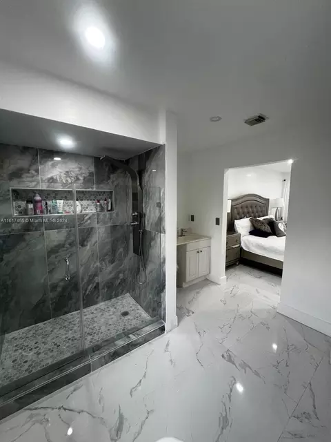 Undisclosed, Miami, FL 33196 photo 20
