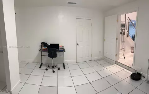 Undisclosed, Miami, FL 33196 photo 32