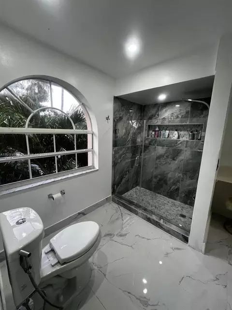 Undisclosed, Miami, FL 33196 photo 19
