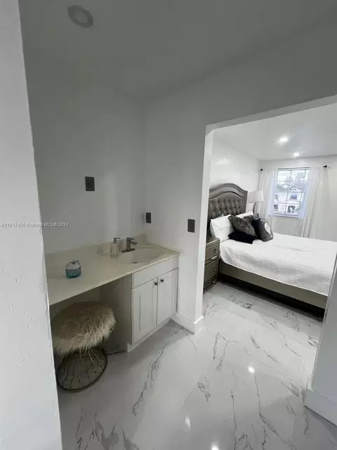 Undisclosed, Miami, FL 33196 photo 18