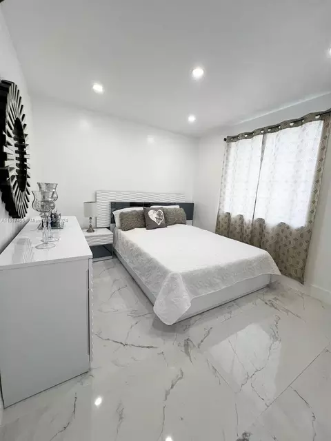 Undisclosed, Miami, FL 33196 photo 16