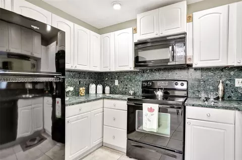 301 N Pine Island Rd #102, Plantation, FL 33324