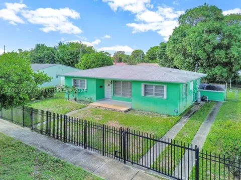 1030 NW 129th St, North Miami, FL 33168