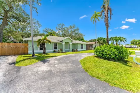 1030 SW 66th Ave, Pembroke Pines, FL 33023