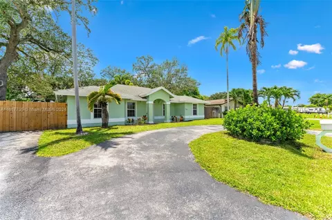1030 SW 66th Ave, Pembroke Pines, FL 33023