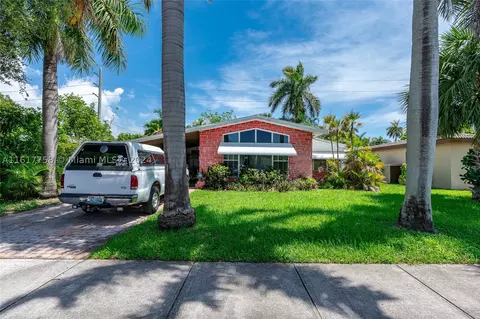 1007 NE 7th St, Hallandale Beach, FL 33009