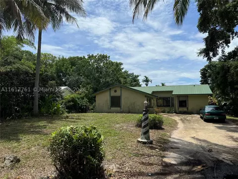 5148 Woodland Dr, Delray Beach, FL 33484