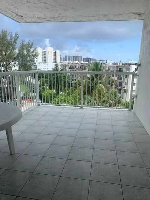 17800 Atlantic Blvd #PH17, Sunny Isles Beach, FL 33160