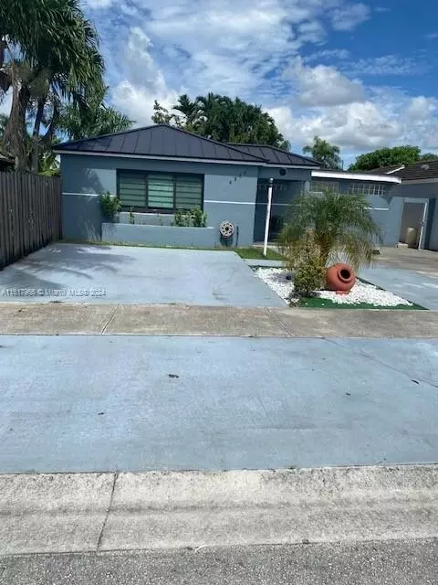 8249 SW 148th Pl, Miami, FL 33193