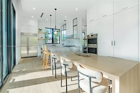 Dining - 9000 Abbott Ave, Surfside, FL 33154 photo 3 of 5