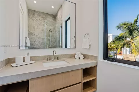 Bath - 9000 Abbott Ave, Surfside, FL 33154 photo 5 of 10