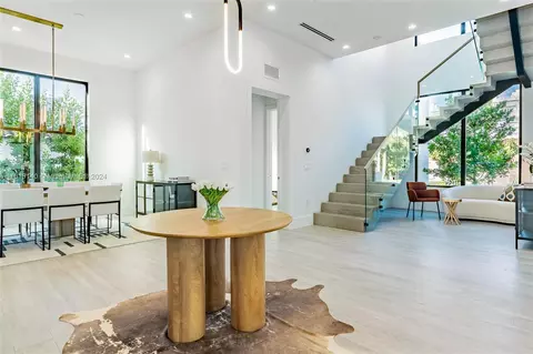 Entry Way - 9000 Abbott Ave, Surfside, FL 33154 photo 3 of 7