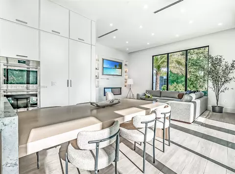 Dining - 9000 Abbott Ave, Surfside, FL 33154 photo 4 of 5