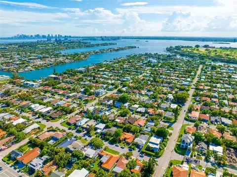 View/Area - 9000 Abbott Ave, Surfside, FL 33154 photo 10 of 11