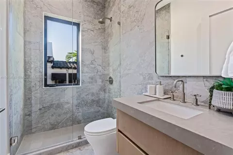 Bath - 9000 Abbott Ave, Surfside, FL 33154 photo 3 of 10