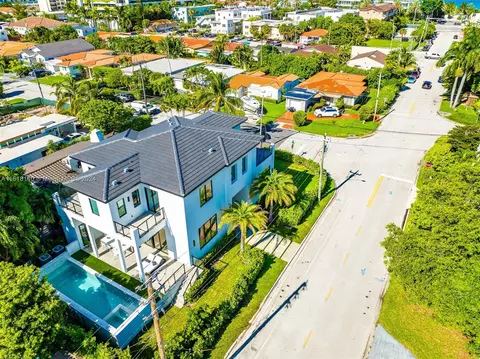 View/Area - 9000 Abbott Ave, Surfside, FL 33154 photo 2 of 11