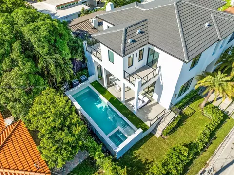 View/Area - 9000 Abbott Ave, Surfside, FL 33154 photo 3 of 11