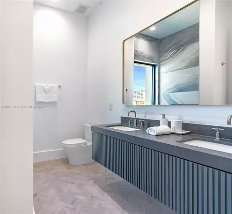 Bath - 9000 Abbott Ave, Surfside, FL 33154 photo 6 of 10