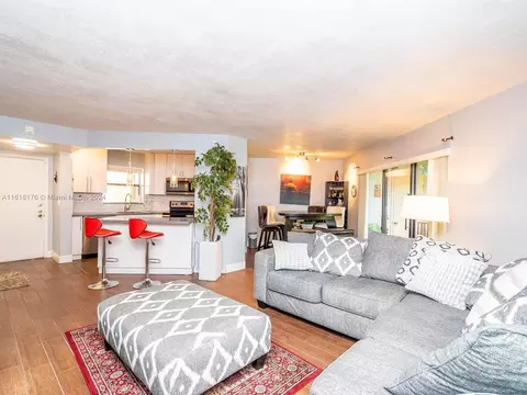 6755 W Broward Blvd #107, Plantation, FL 33317