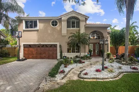 11241 Reveille Rd, Hollywood, FL 33026