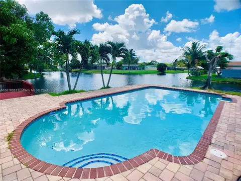 2160 NW 94th Way, Sunrise, FL 33322