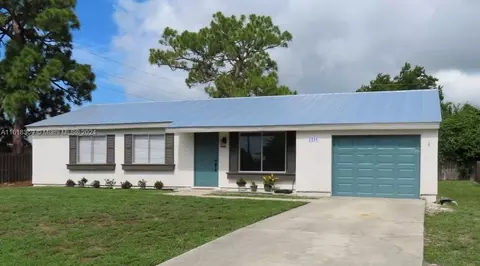2290 SE Glover St, Port Saint Lucie, FL 34984