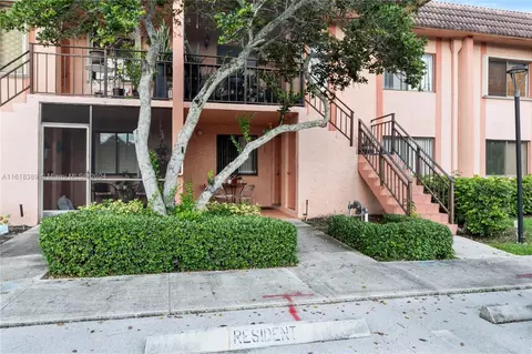 213 Lakeview Dr #103, Weston, FL 33326