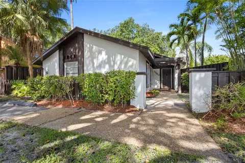 1540 W Sandpiper Cir, Pembroke Pines, FL 33026