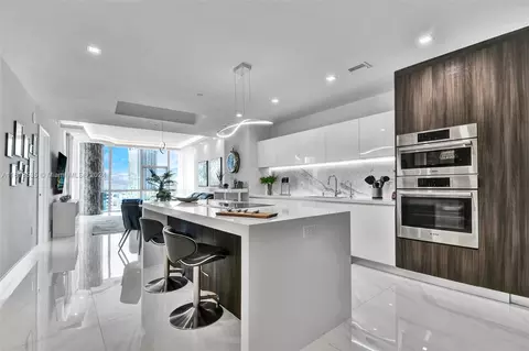 851 NE 1st Ave #2112, Miami, FL 33132