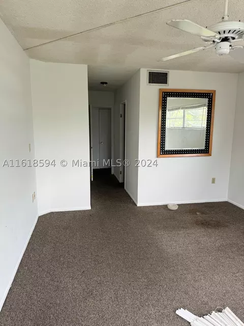 1690 NE 191st St #316-1, Miami, FL 33179