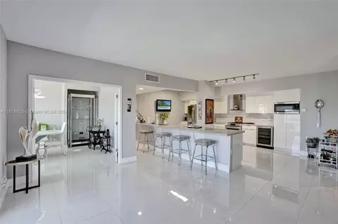 4200 Hillcrest Dr #1016-1018, Hollywood, FL 33021