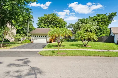 1525 Flamingo Ct, Homestead, FL 33035