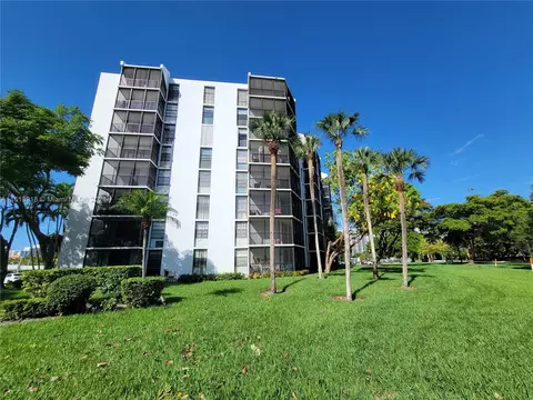3401 N Country Club Dr #507, Aventura, FL 33180