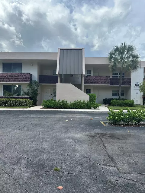 3001 S Palm Aire Dr #207, Pompano Beach, FL 33069