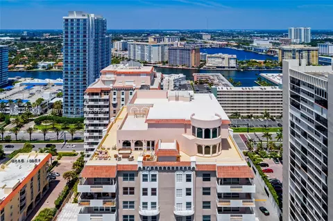 1912 S Ocean Dr #PH1, Hallandale Beach, FL 33009