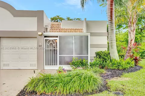 9245 Flynn Cir #1, Boca Raton, FL 33496