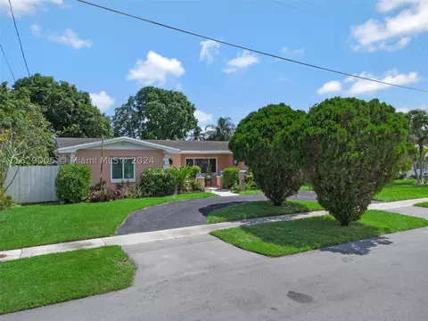 3700 NW 27th St, Lauderdale Lakes, FL 33311