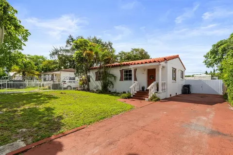 560 NW 135th St, North Miami, FL 33168