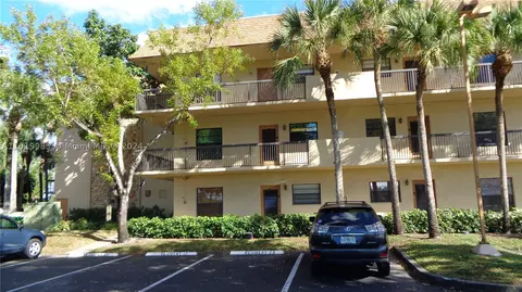 6085 N Sabal Palm Blvd #204, Tamarac, FL 33319