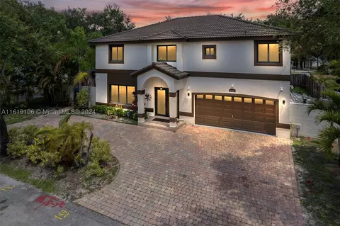 8732 NW 189th Ter, Hialeah, FL 33018