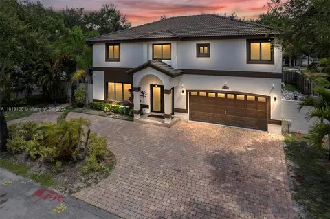 8732 NW 189th Ter, Hialeah, FL 33018
