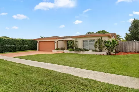 330 NW 92nd Ave, Pembroke Pines, FL 33024