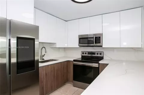 8233 Harding Ave #606, Miami Beach, FL 33141