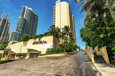 17375 Collins Ave #904, Sunny Isles Beach, FL 33160