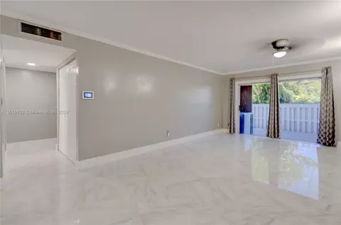 9972 SW 88th St #1114, Miami, FL 33176
