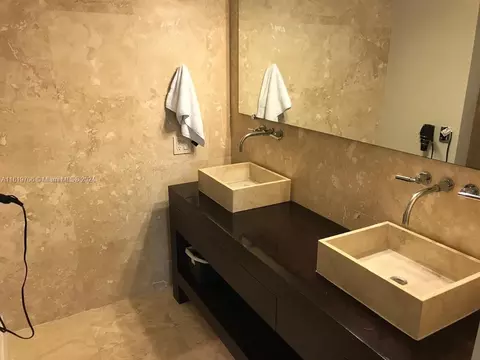 Bath - 2501 Brickell Ave #306, Miami, FL 33129 photo 2 of 5