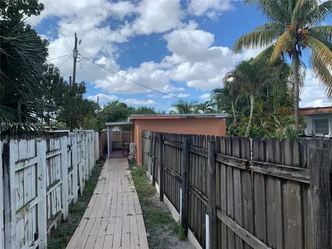 Exterior - 590 E 40th St, Hialeah, FL 33013 photo 8 of 8