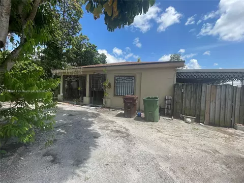 Exterior - 590 E 40th St, Hialeah, FL 33013 photo 2 of 8