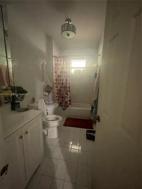 Bath - 590 E 40th St, Hialeah, FL 33013 photo 1 of 3